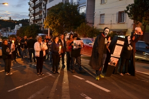 Protesto na rua e debate: repdio s reformas