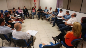 Representantes de diversos sindicatos deliberaram pelas atividades durante reunio, em Caxias do Sul