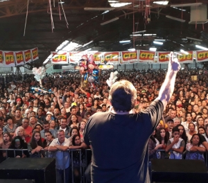 Ato do Dia do Trabalhador rene milhares de pessoas nos Pavilhes