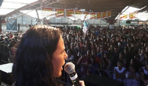 Ato do Dia do Trabalhador rene milhares de pessoas nos Pavilhes