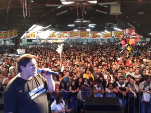 Ato do Dia do Trabalhador rene milhares de pessoas nos Pavilhes