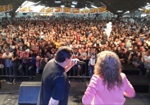 Ato do Dia do Trabalhador rene milhares de pessoas nos Pavilhes