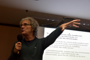 Debate destaca incluso e empoderamento na comunicao pela internet