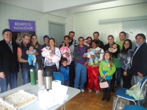 O Sindilimp entrega Benefcio Natalidade  13 mulheres