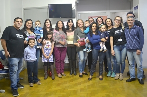 Equipe diretiva, funcionrias e mames premiadas