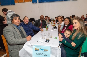 Salo lotado e muita representatividade marcam o Jantar Danante do Sindilimp