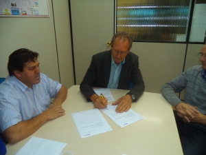 Sindilimp entrega pauta do Acordo Coletivo de Trabalho - 2015 para a Direo da CODECA