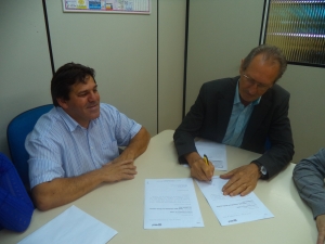 Sindilimp entrega pauta do Acordo Coletivo de Trabalho - 2015 para a Direo da CODECA