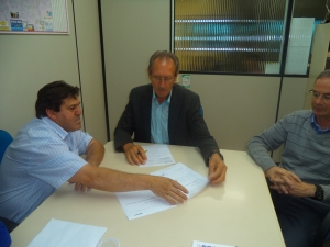 Sindilimp entrega pauta do Acordo Coletivo de Trabalho - 2015 para a Direo da CODECA