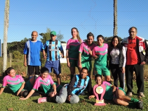 As mulheres que levaram o trofu de campes foram as valorosas em verde e rosa. 