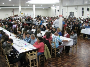 Trabalhadores comemoram o Dia do Gari 