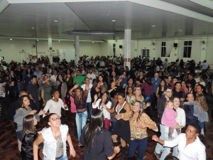 Trabalhadores comemoram o Dia do Gari 